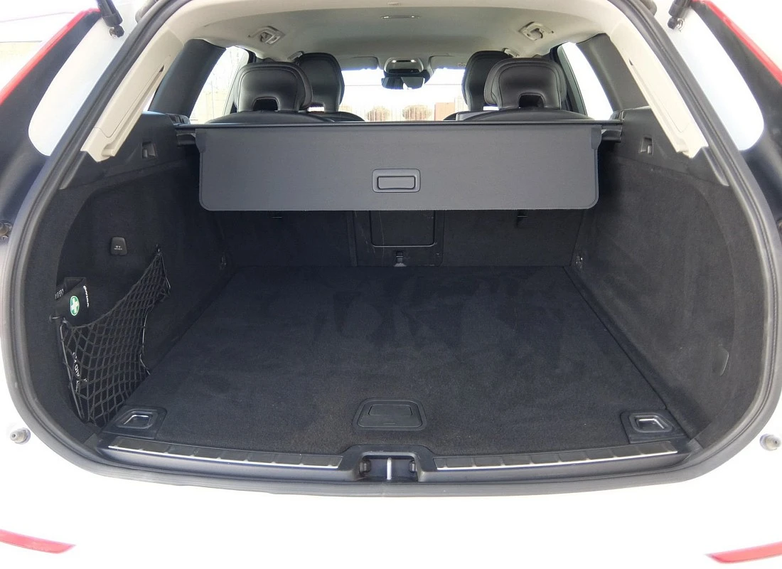 VOLVO XC60 B4 D 197 cv AWD AUTO Momentum PRO - Diesel-Híbrido ECO