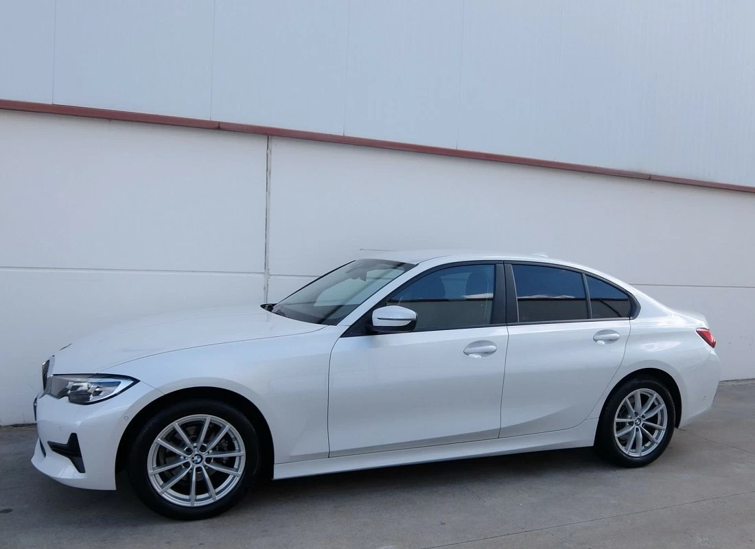 BMW 318D 150 cv AUTO - nuevo modelo + PAQ EXCLUISVE + CÁMARA + APARC AUTO