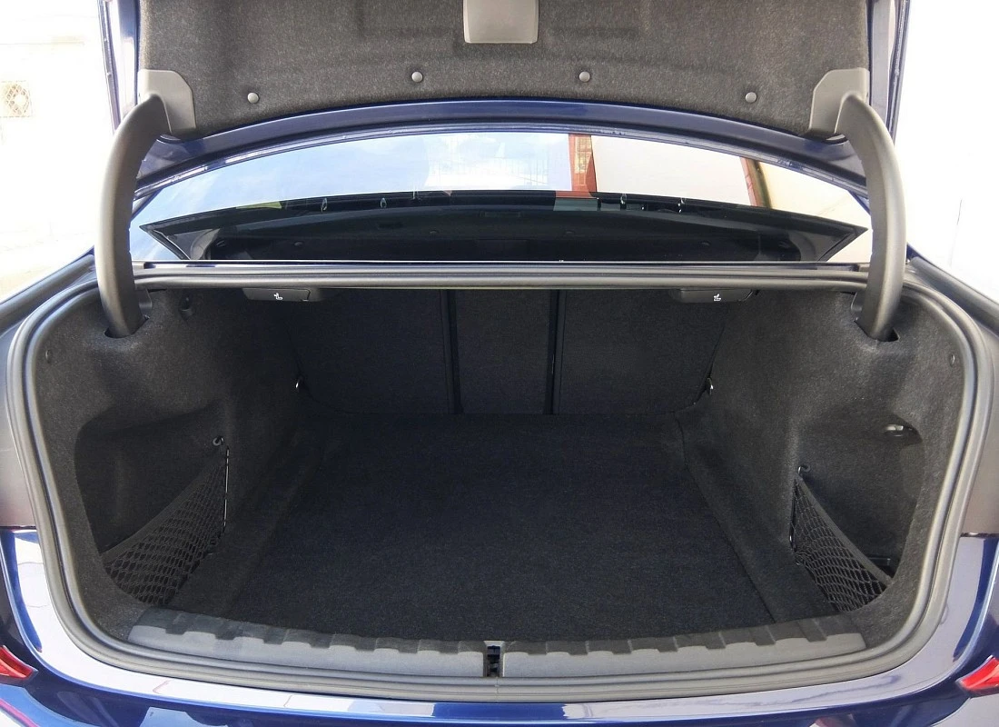 BMW 318d 2.0d 150 cv AUTO PACK M + BLACK DESIGN BMW 318d 2.0d 150 cv AUTO PACK M + BLACK DESIGN