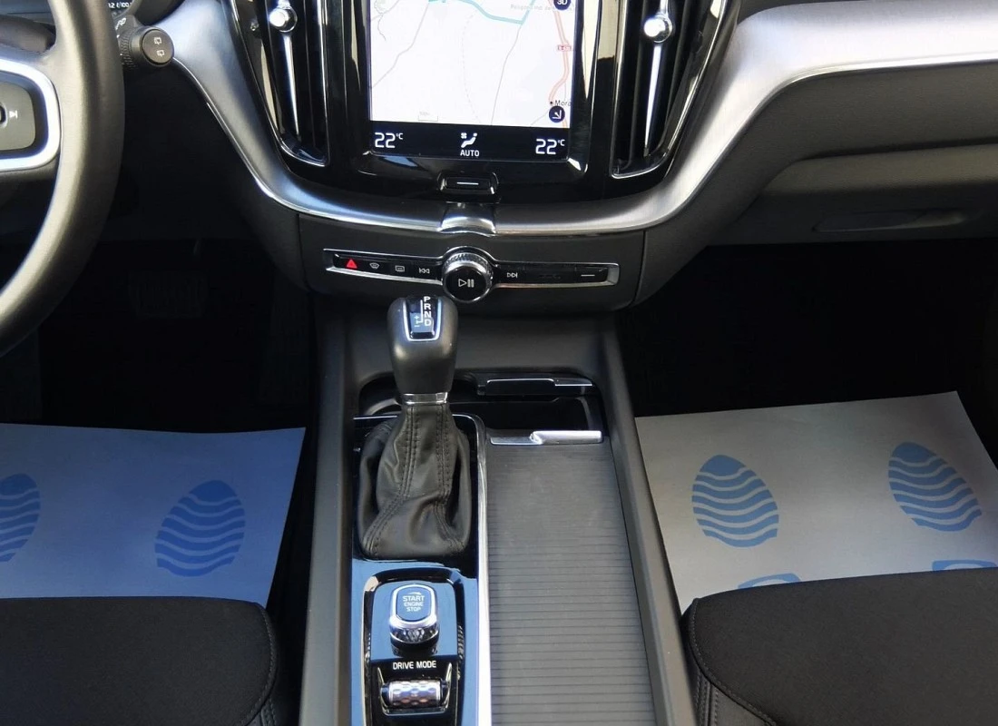 VOLVO XC60 B4 D 197 cv AWD AUTO Momentum PRO - Diesel-Híbrido ECO