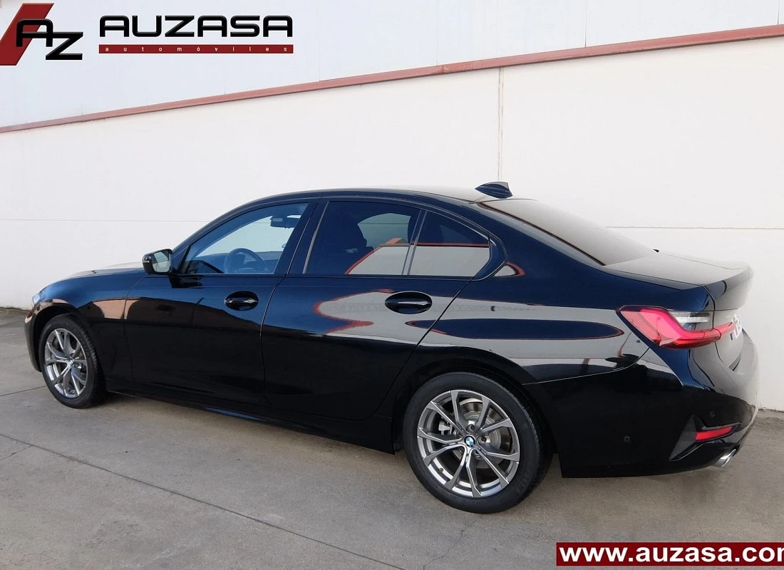 BMW 318d 2.0d 150 cv AUTO 4p- ECO Pack SPORT Line + BLACK Design