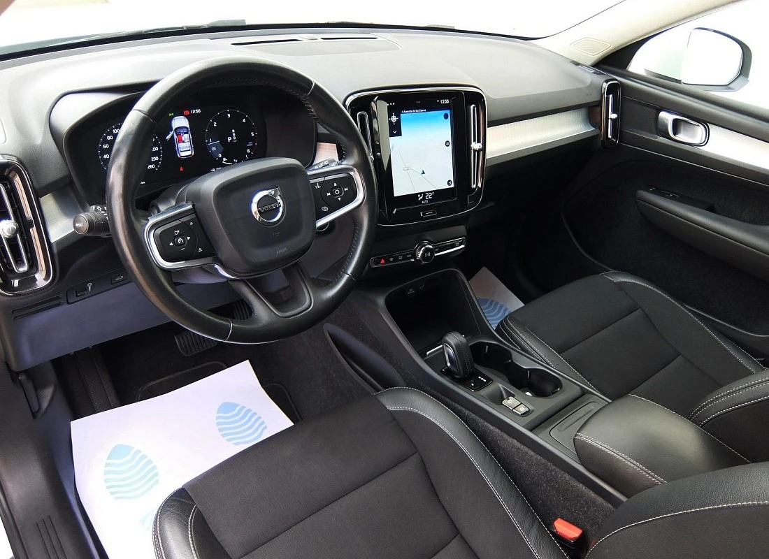 VOLVO XC40 T4 2.0 190 cv GEARTRONIC- AUTO -MOMENTUM-