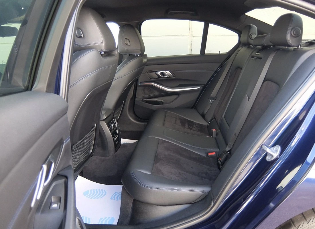 BMW 318d 2.0d 150 cv AUTO PACK M + BLACK DESIGN BMW 318d 2.0d 150 cv AUTO PACK M + BLACK DESIGN