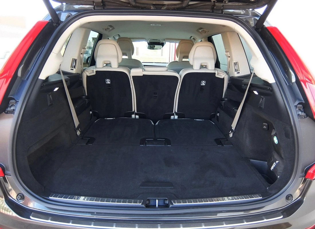 VOLVO XC90 B5 D 235 AWD 4x4 AUTO 7 plazas MOMENTUM PRO- HIBRIDO Diesel ECO VOLVO XC90 B5 D 235 AWD 4x4 AUTO 7 plazas MOMENTUM PRO- HIBRIDO Diesel ECO