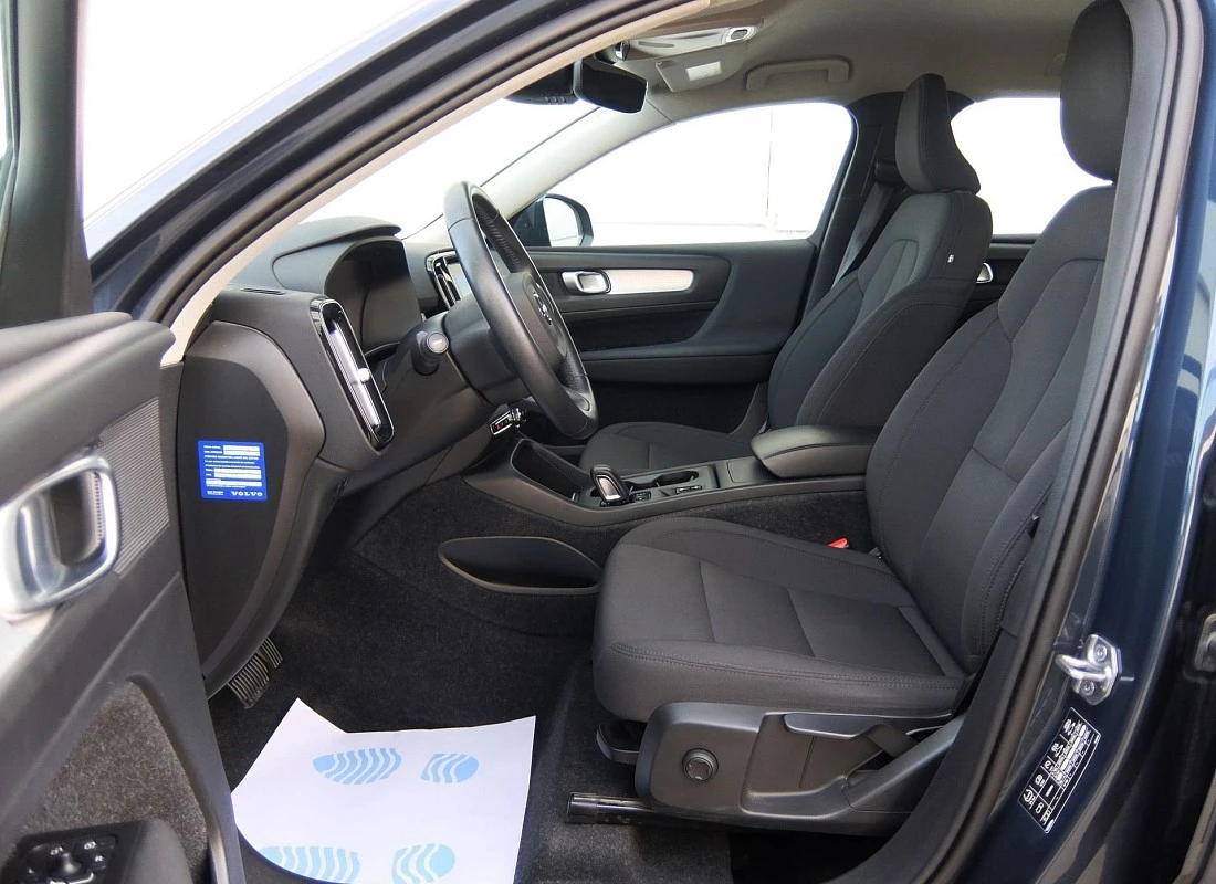 VOLVO XC40 T3 163 cv AUTO Momentum PRO