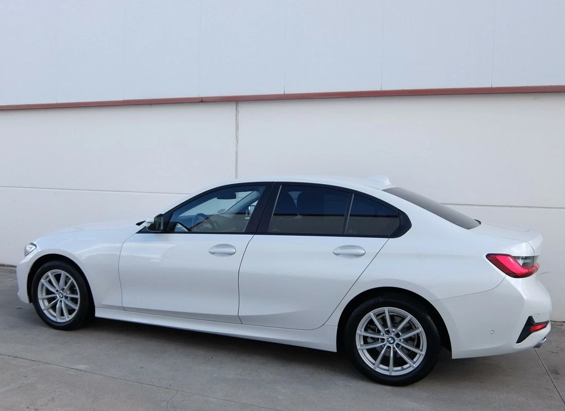 BMW 318D 150 cv AUTO - nuevo modelo + PAQ EXCLUISVE + CÁMARA + APARC AUTO