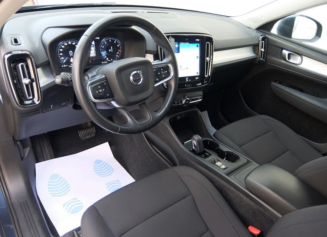VOLVO XC40 T3 163 cv AUTO Momentum PRO