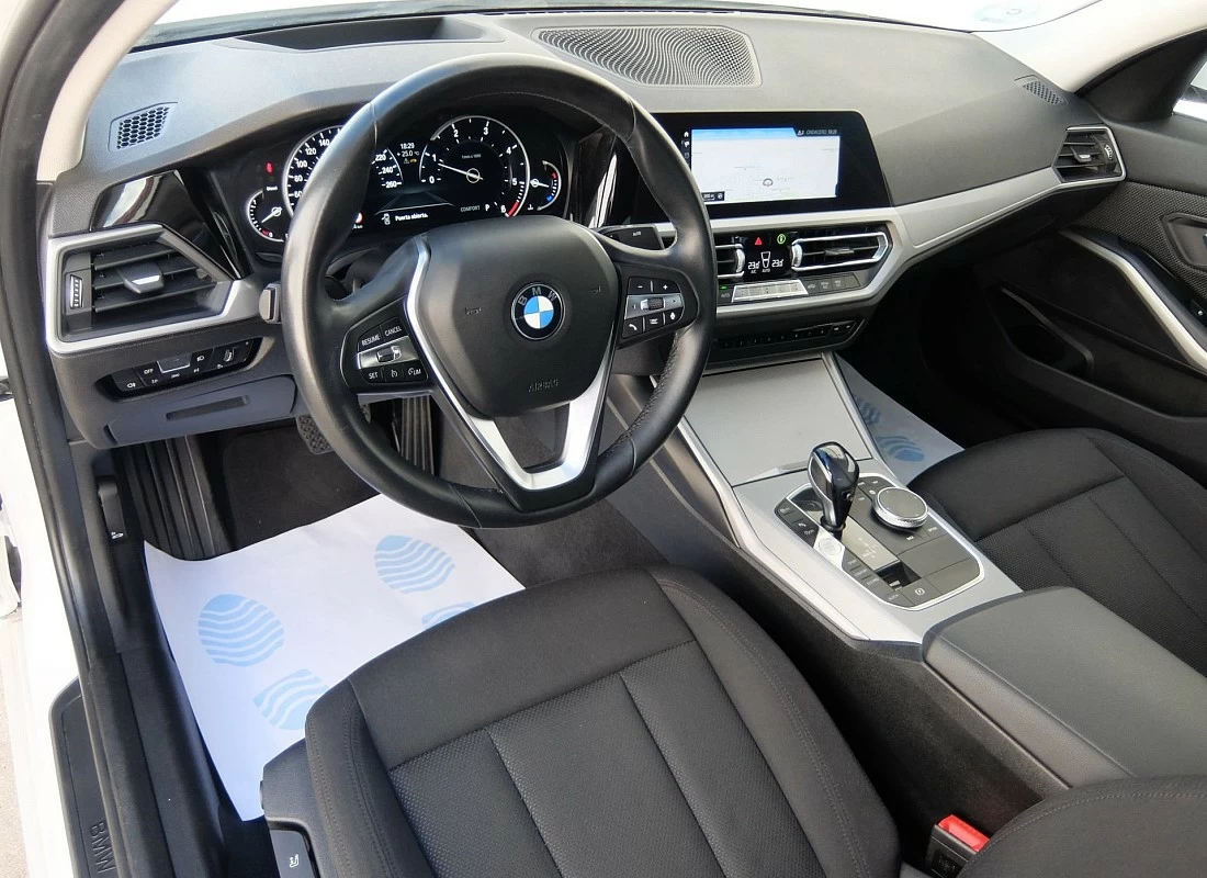 BMW 318D 150 cv AUTO - nuevo modelo + PAQ EXCLUISVE + CÁMARA + APARC AUTO