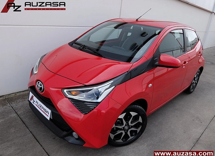 TOYOTA AYGO 10 70 -X-PLAY- 5 puertas