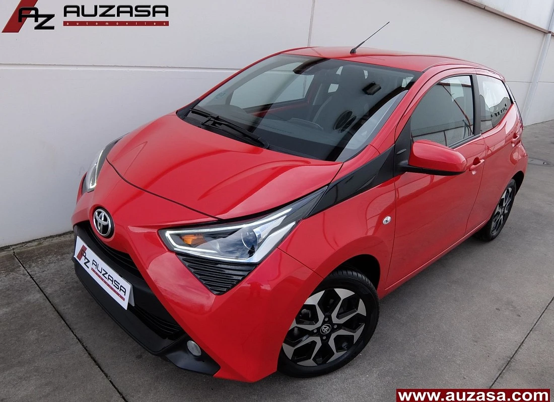 TOYOTA AYGO 10 70 -X-PLAY- 5 puertas