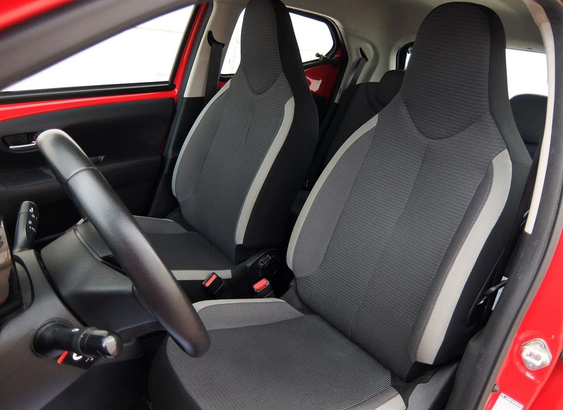 TOYOTA AYGO 10 70 -X-PLAY- 5 puertas