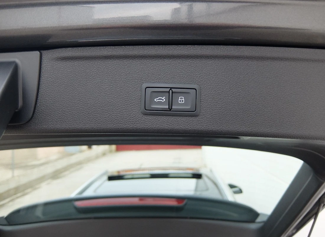 AUDI A4 AVANT 35TFSI 2.0 150 cv -S-LINE EDITION + TECHO AUDI A4 AVANT 35TFSI 2.0 150 cv -S-LINE EDITION + TECHO