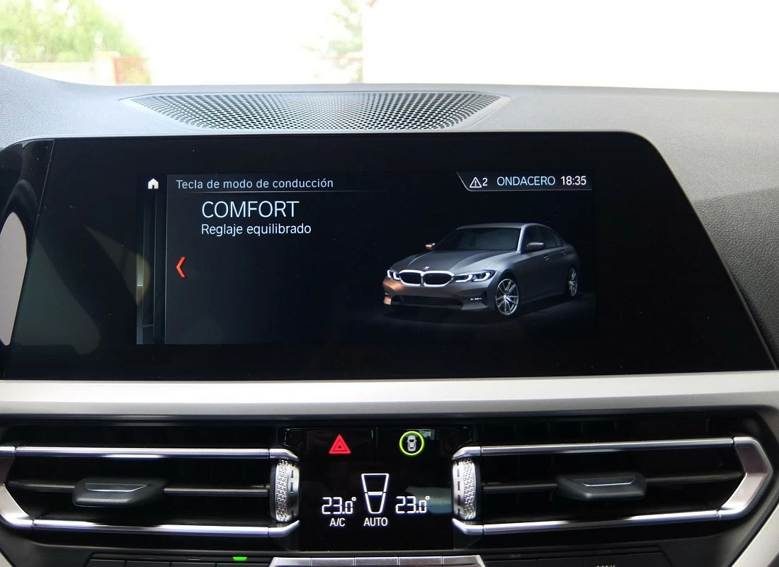 BMW 318D 150 cv AUTO - nuevo modelo + PAQ EXCLUISVE + CÁMARA + APARC AUTO