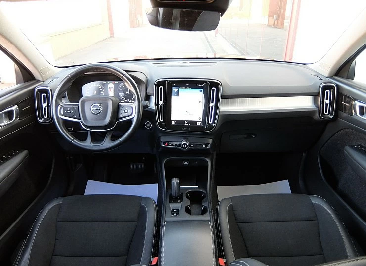 VOLVO XC40 T4 2.0 190 CV GEARTRONIC AUTO MOMENTUM