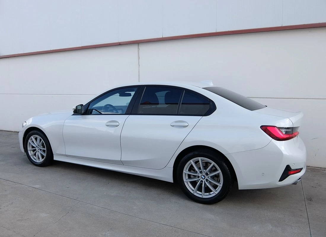 BMW 318D 150 cv AUTO - nuevo modelo + PAQ EXCLUISVE + CÁMARA + APARC AUTO
