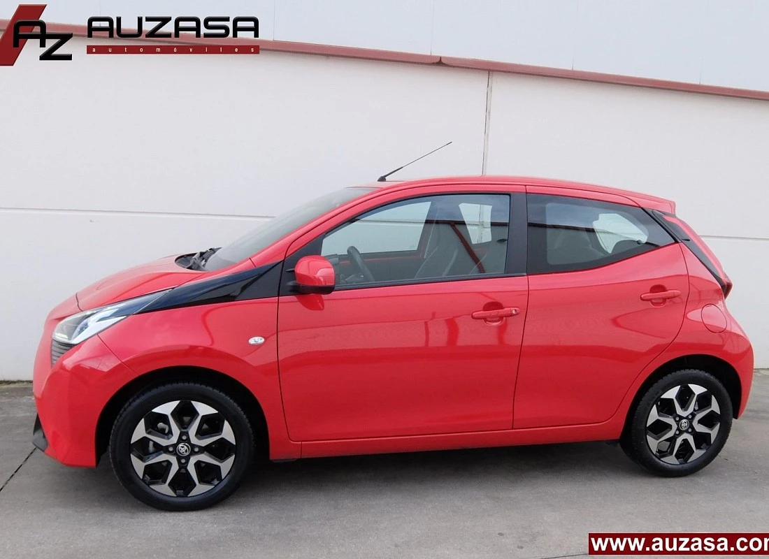 TOYOTA AYGO 10 70 -X-PLAY- 5 puertas