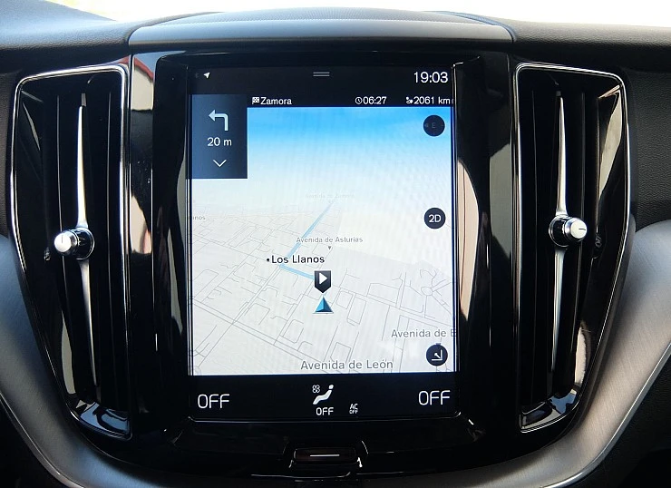 VOLVO XC60 D4 190 cv AUTO -MOMENTUM-