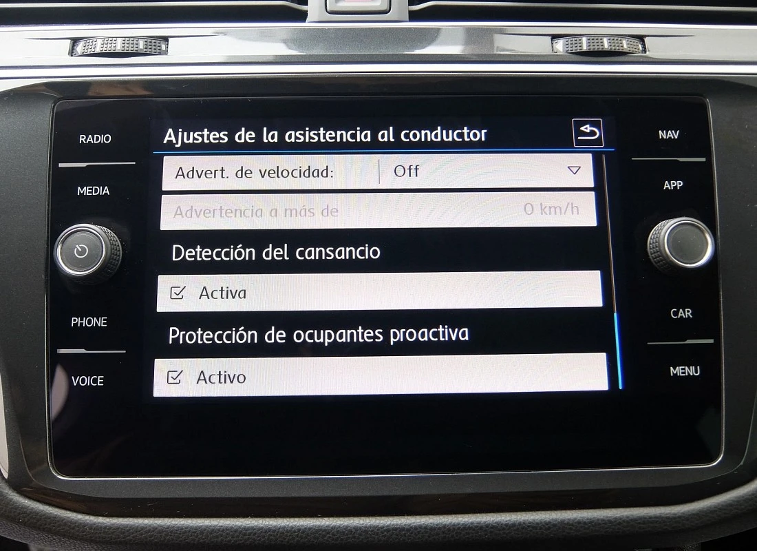 VOLKSWAGEN TIGUAN 2.0TDI 150 cv AUTO DSG Pack Deport R-LINE